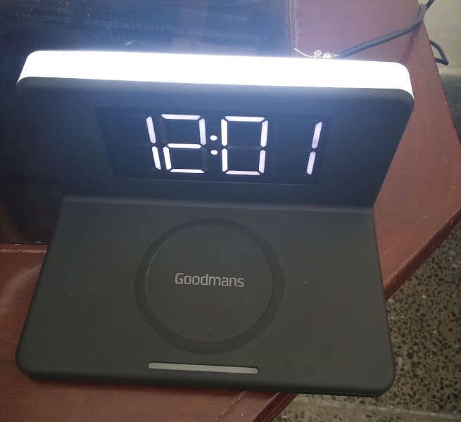 Goodmans Qi wireless charging alarm clock 1