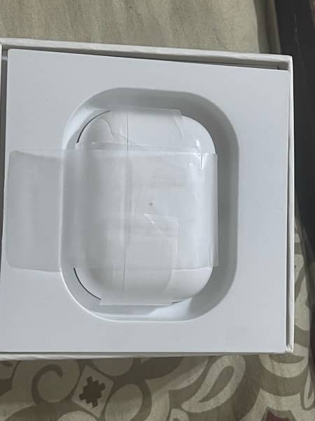 APPLE AIRPOD FOR SALE BRAND NEW 100% GENUINE CAME FROM CANADA 6