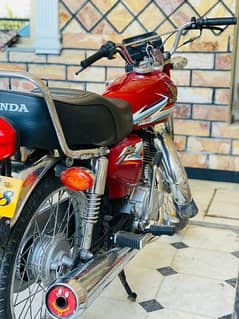 Honda 125 bike very good orignal condition