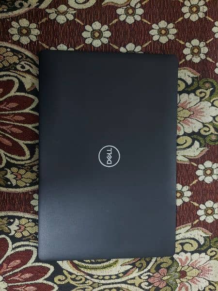 Dell core i5 7th generation  256 gb ssd  8gb ram 10/9 just battery die 4