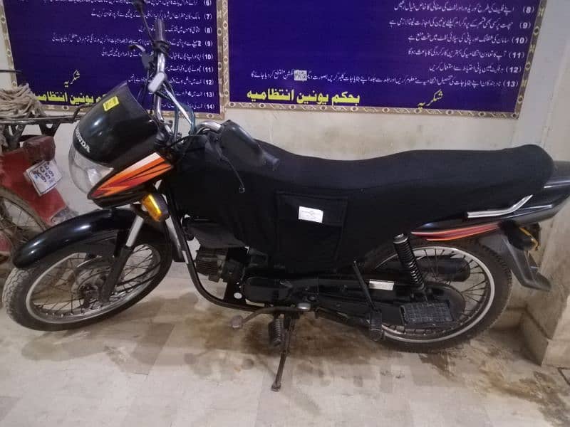 Honda 100 Pridor for sale model 2018 first owner on my name 2