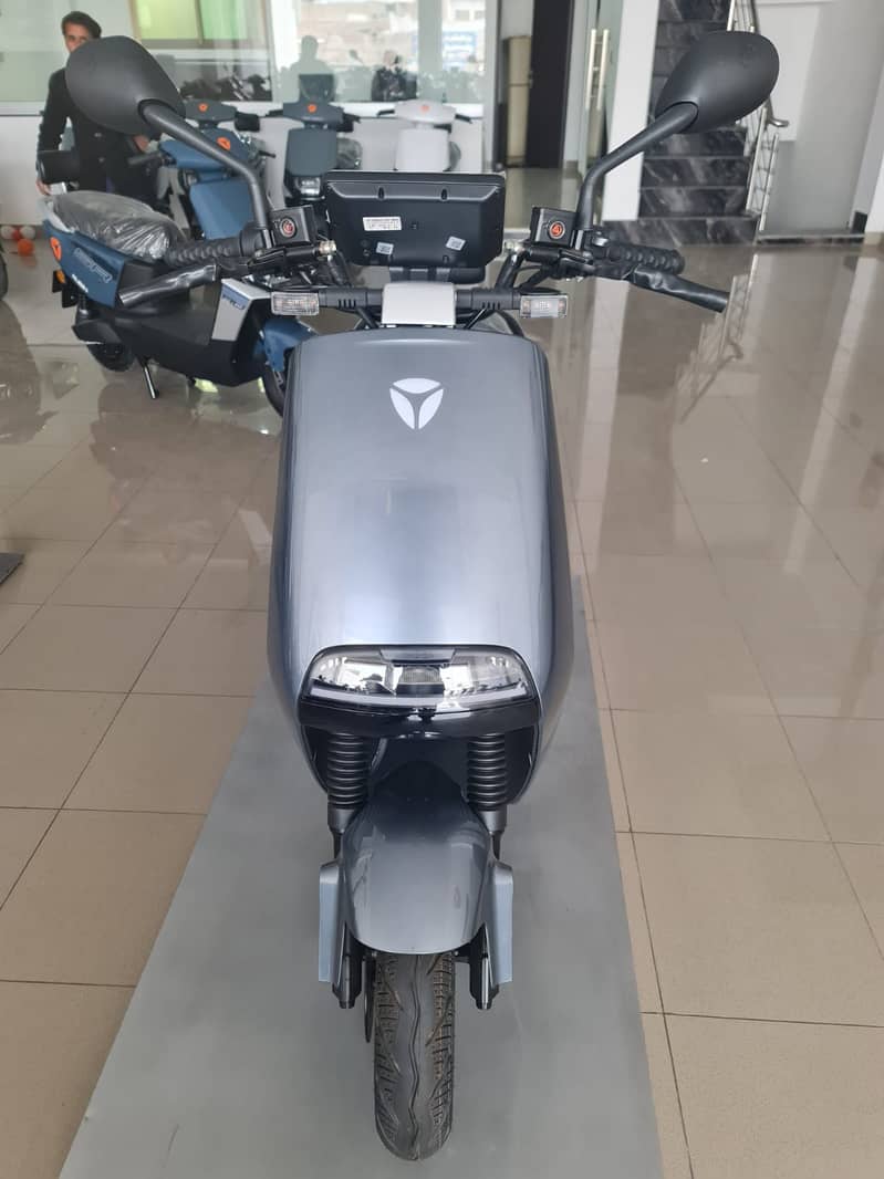 Yadea G5 Electric Scooty Full option Electric Scooty / Scooter 6