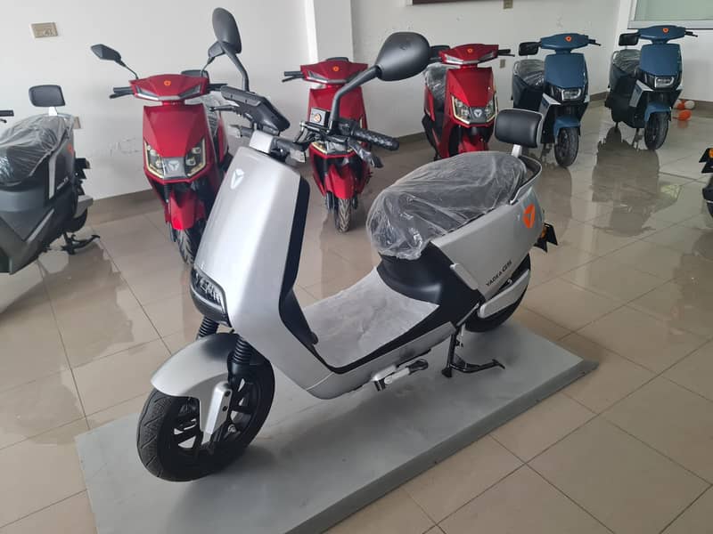 Yadea G5 Electric Scooty Full option Electric Scooty / Scooter 7