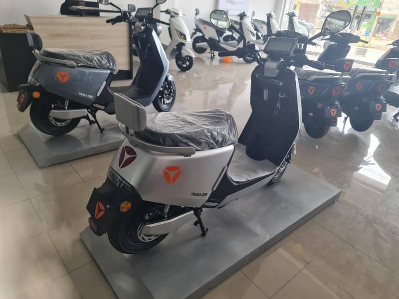 Yadea G5 Electric Scooty Full option Electric Scooty / Scooter 9