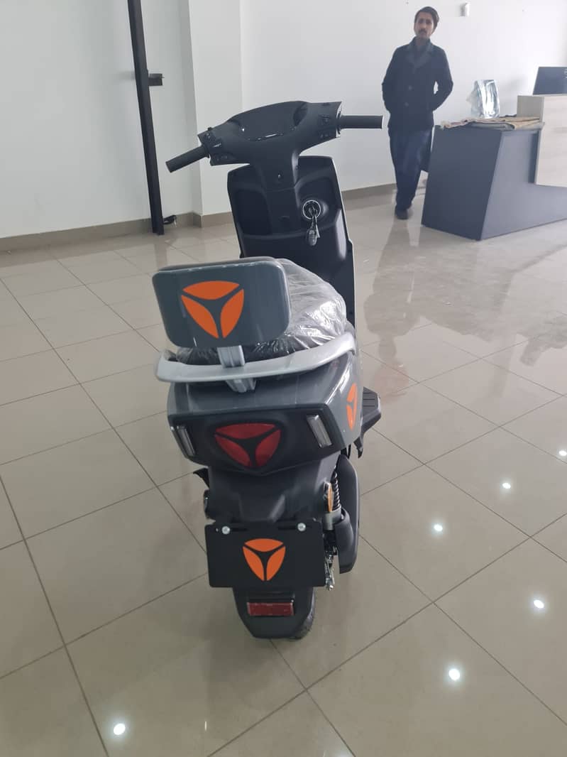 Yadea Robin Electric Scooty Scooter for Sale 2