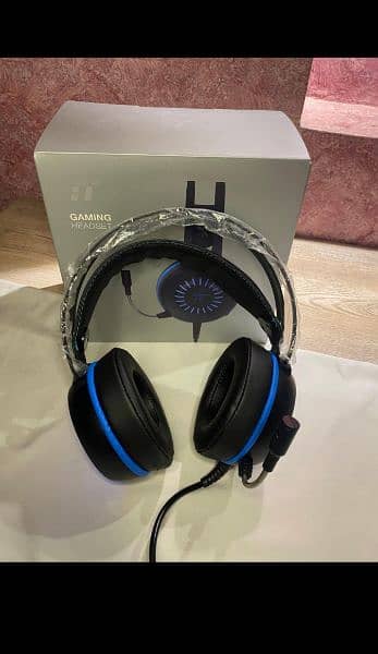 TT over the ear headphone gaming premium with base audio+active mic 2