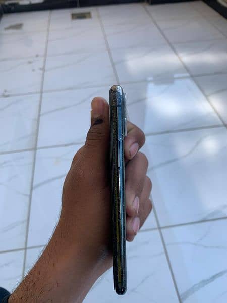 i phone 11 Pro 64 GB JV/non PTA 6