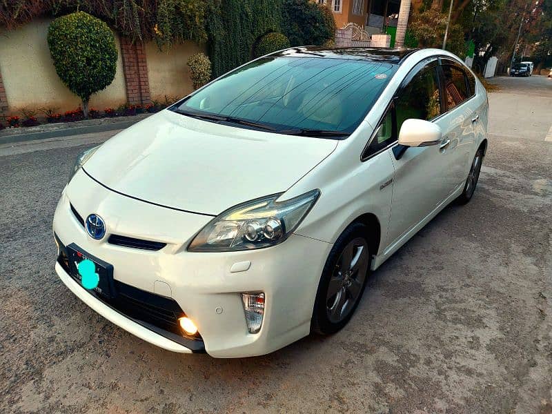TOYOTA PRIOUS BRAND NEW 2