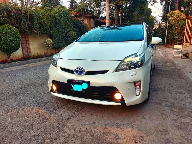TOYOTA PRIOUS BRAND NEW 15
