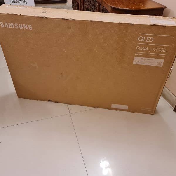 SAMSUNG 43Q60A 43 inch QLED 4K Smart TV very slim 0