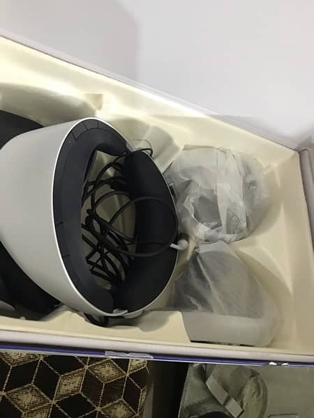 PSVR 2 with brand new charging station 4