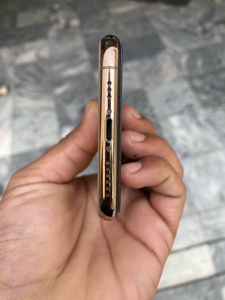 iphone Xs PTA Approved 64 GB Golden 4