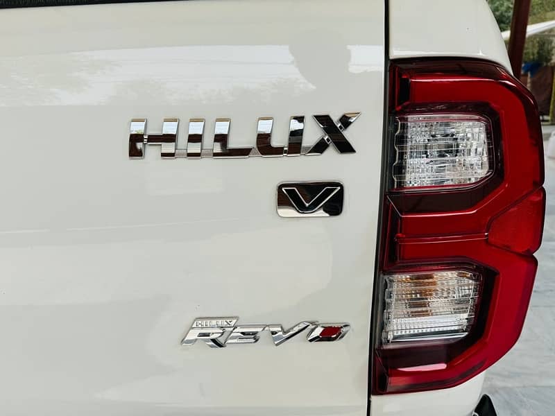 Toyota Hilux Revo v 2021 100% original 7