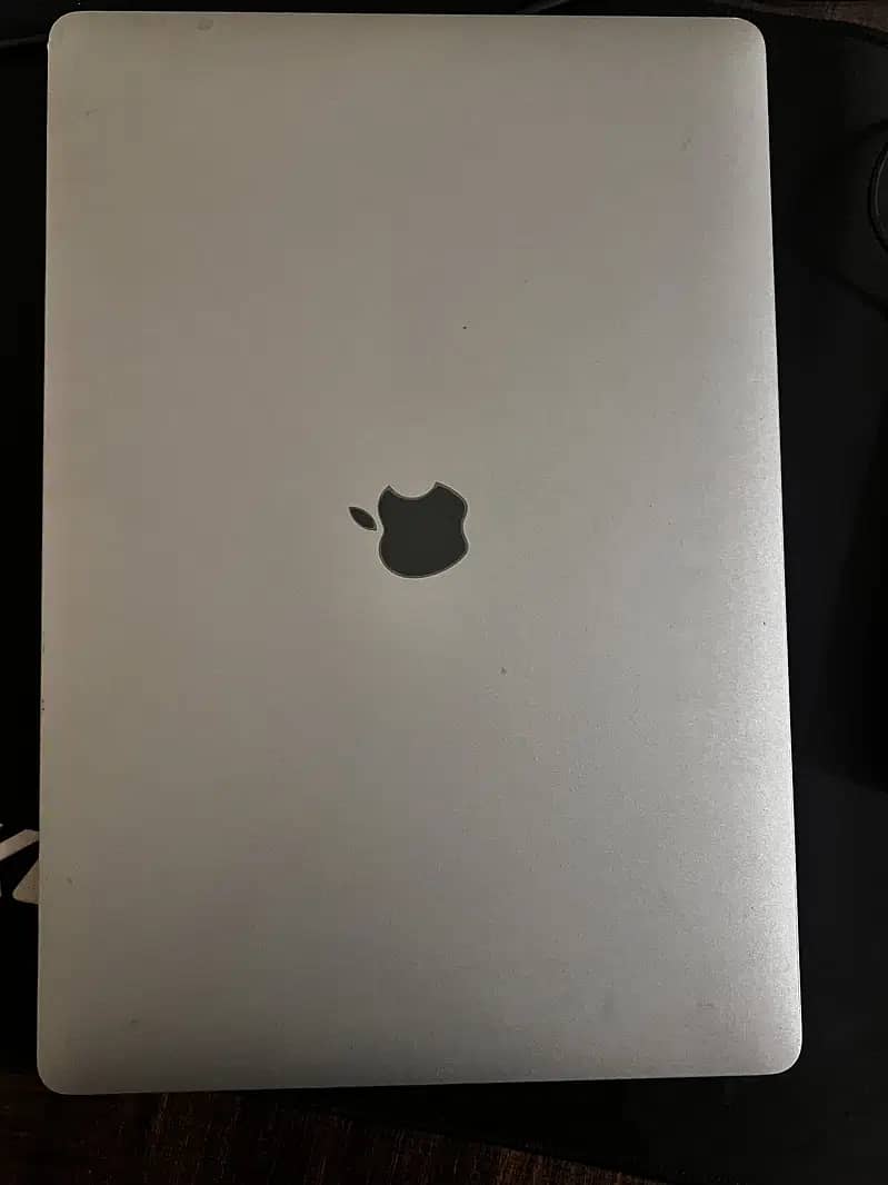 MacBook Pro 2019 Core i7 15 inch Touch Bar 4