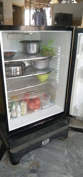 Pell fridge 3 year use no rapper no falt for sale 6