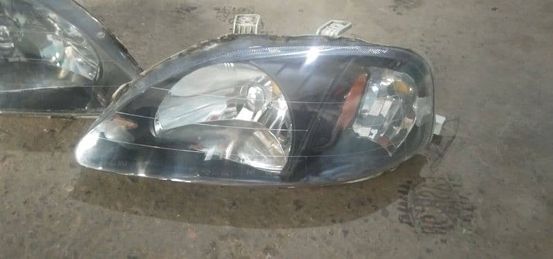 Honda civic 2000 model front light's are available 2