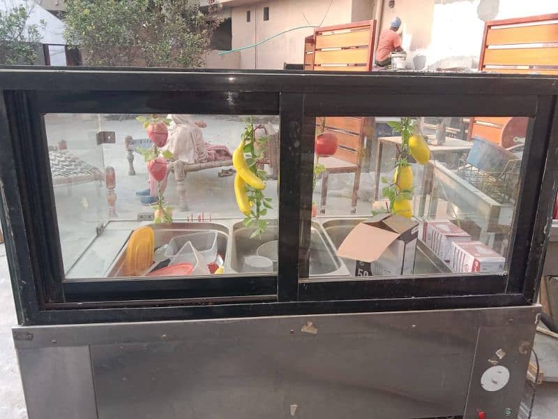 salad bar / dahi bhalle counter coolling ok 0
