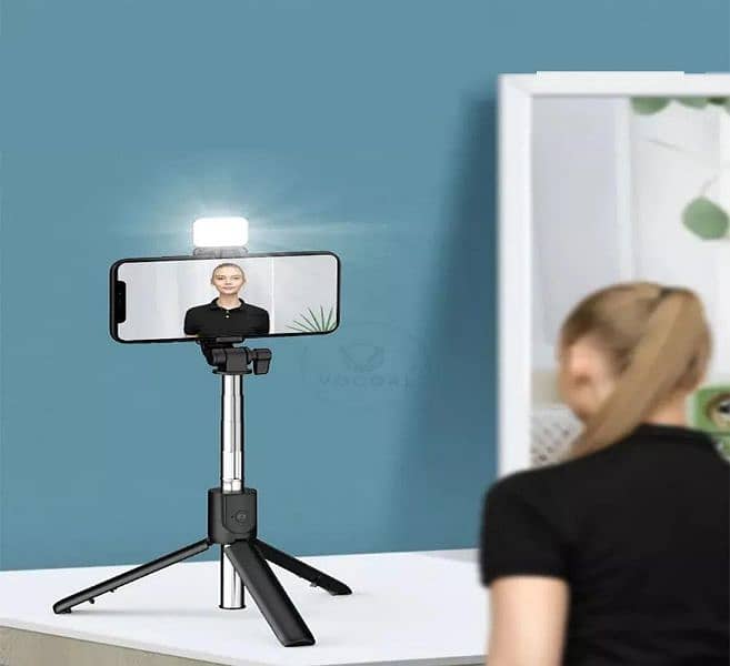 mini tripod stand and selfie light and Bluetooth remote control 4