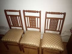 Dining table for sale with 6 chairs