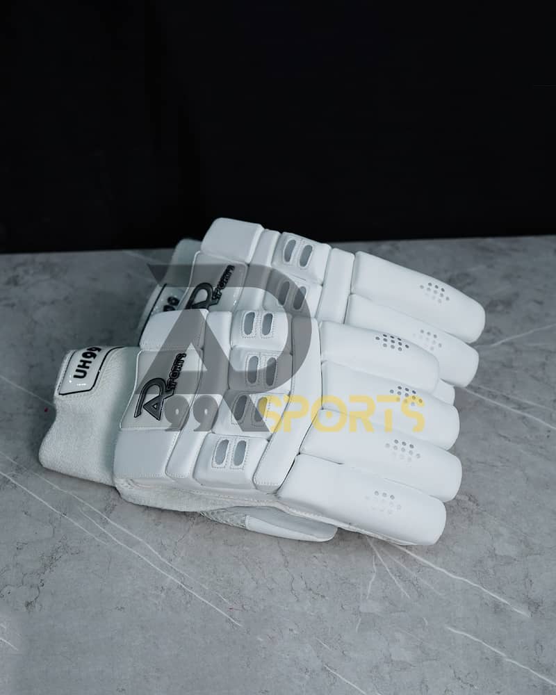 Cricket batting gloves/ sports gloves 2