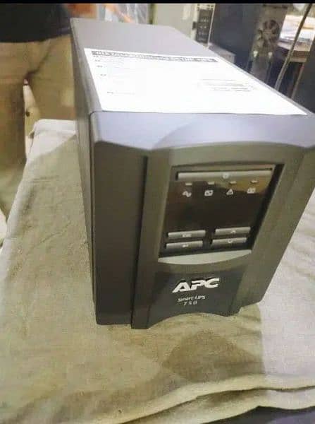 SMT750VA APC UPS 0