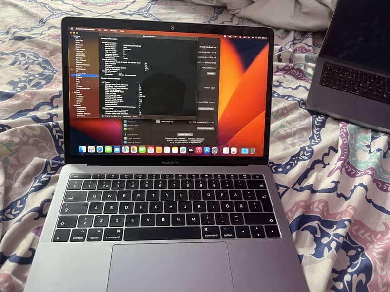 Selling my MacBook Pro 13-inch, 2017, Two Thunderbolt 3 ports 0