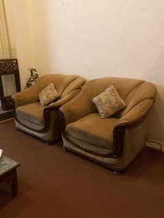5 seater sofa set in very neat and clean condition for sale 0