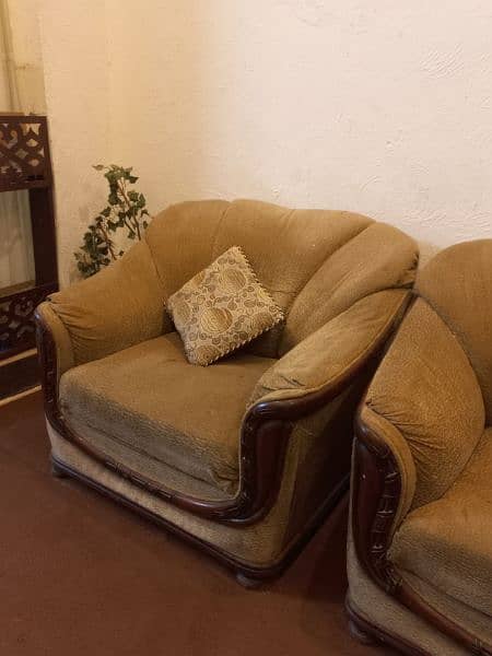 5 seater sofa set in very neat and clean condition for sale 1