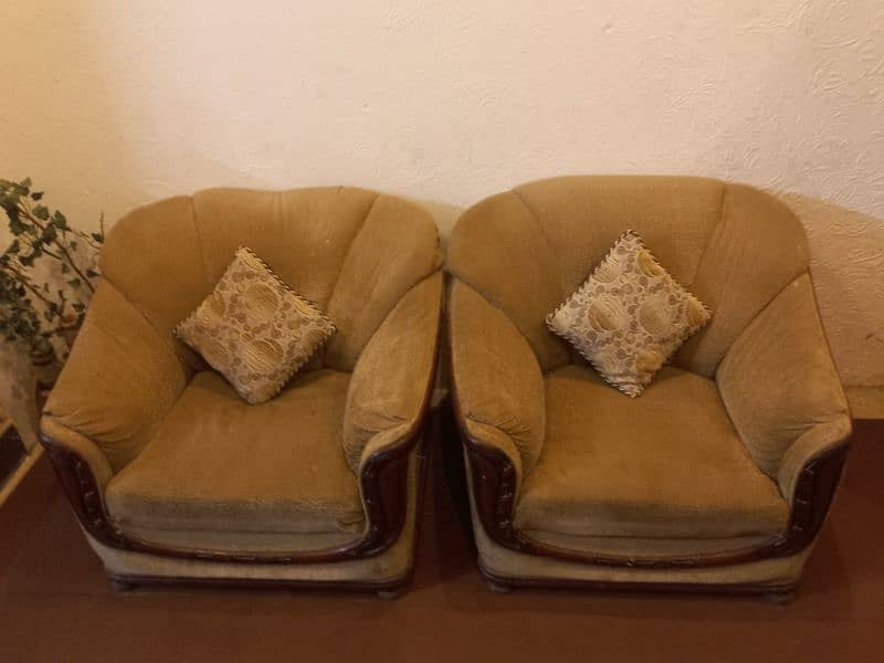 5 seater sofa set in very neat and clean condition for sale 2
