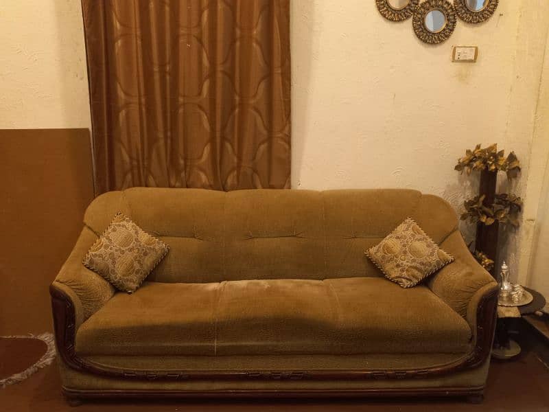 5 seater sofa set in very neat and clean condition for sale 3