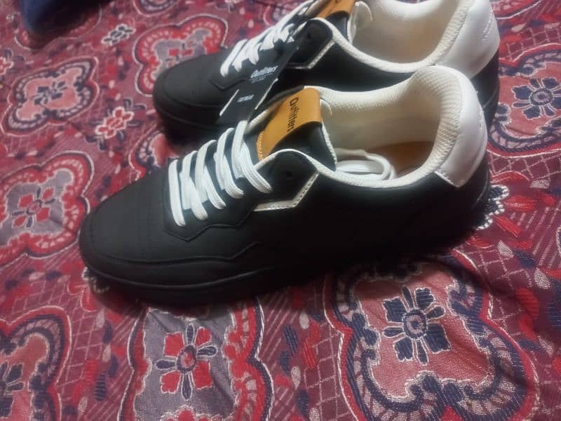 Outfitter basic sneaker Brand new 43 size 3