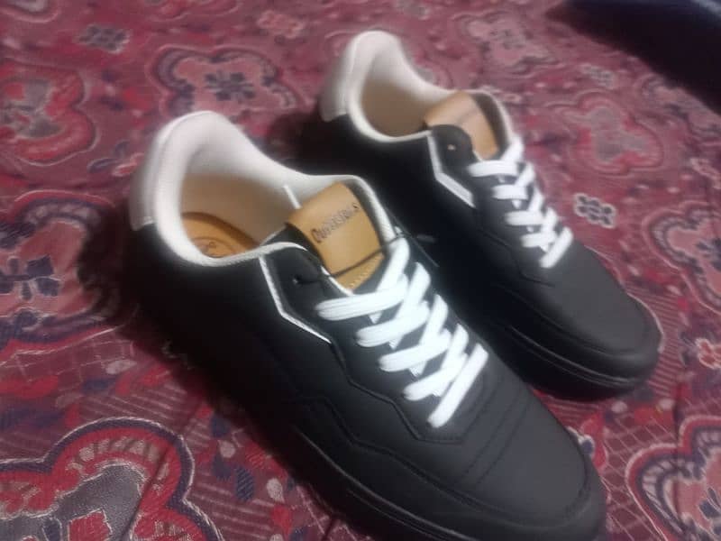 Outfitter basic sneaker Brand new 43 size 5