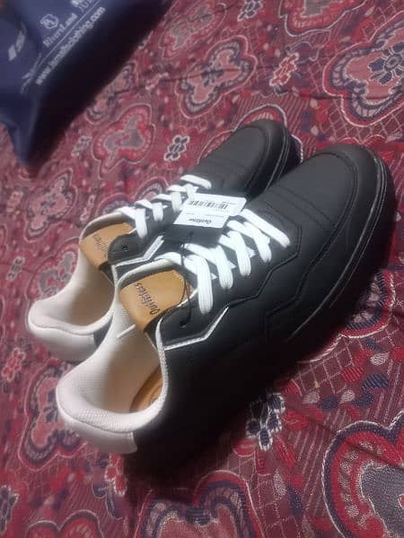 Outfitter basic sneaker Brand new 43 size 7