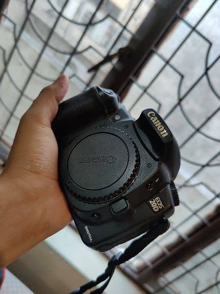 Canon 20 D DSLR Camera 4