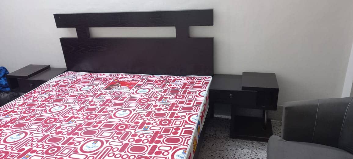 Bed with side table and mattress 4