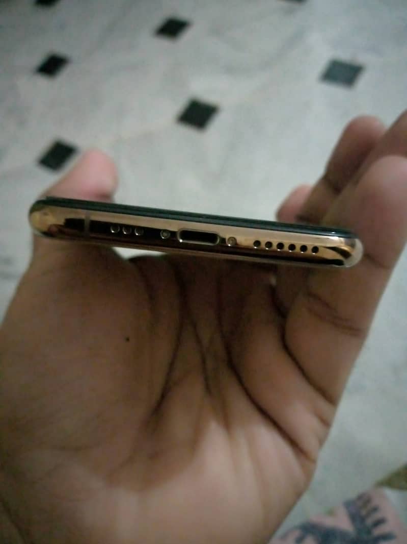 iPhone XS gold 4