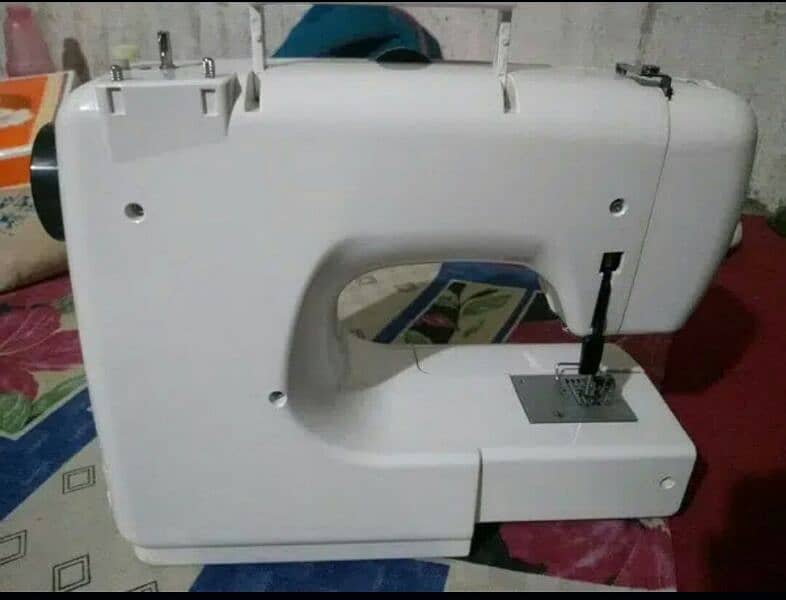 Lervia Embroidery Sewing Machine 1