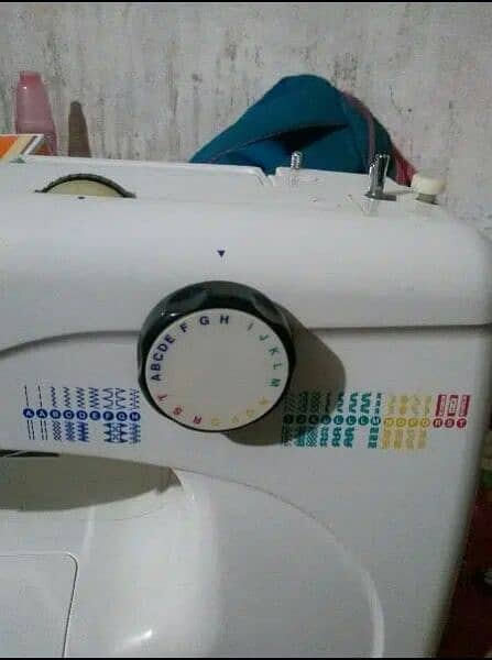 Lervia Embroidery Sewing Machine 2