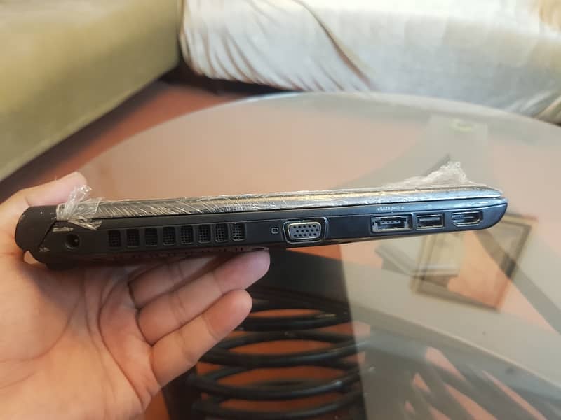 Toshiba slim laptop jet black color core i7 very fast Japan import 1