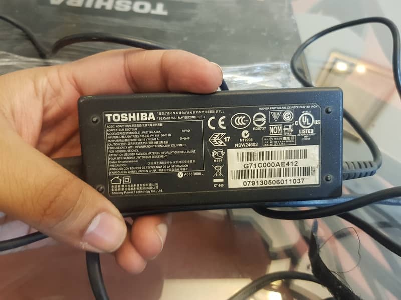 Toshiba slim laptop jet black color core i7 very fast Japan import 7