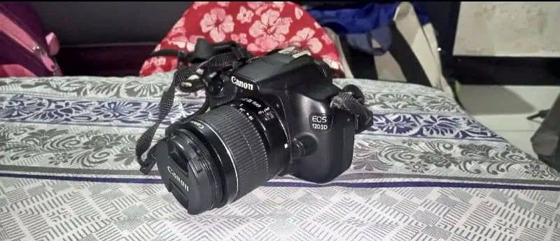 canon 1200d in genuine and new condition 1