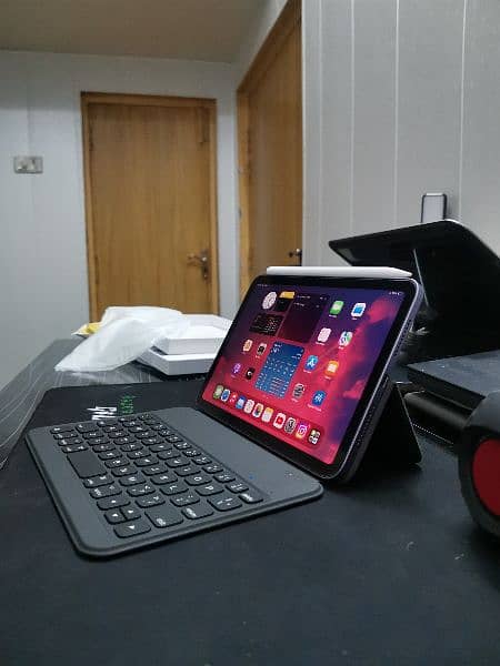Ipad mini 6 with keyboard case and pencil 1