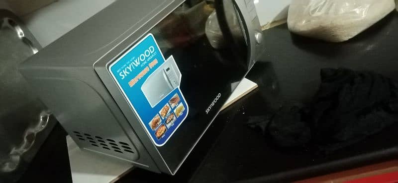 Skyiwood Microwave oven 1