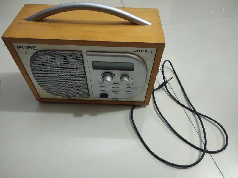 speaker with radio 1