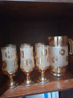 Fency golden jug glasses set