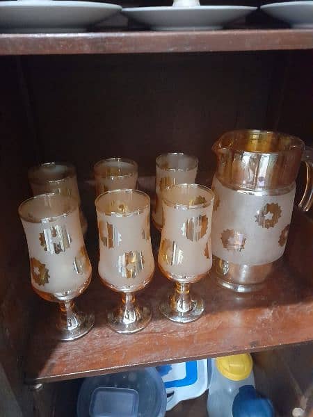 Fency golden jug glasses set 1