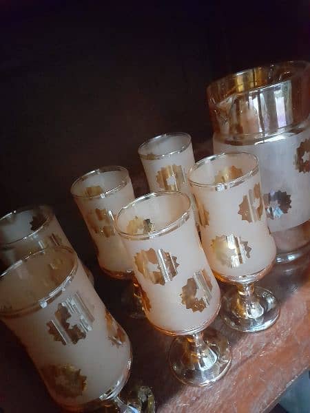 Fency golden jug glasses set 2