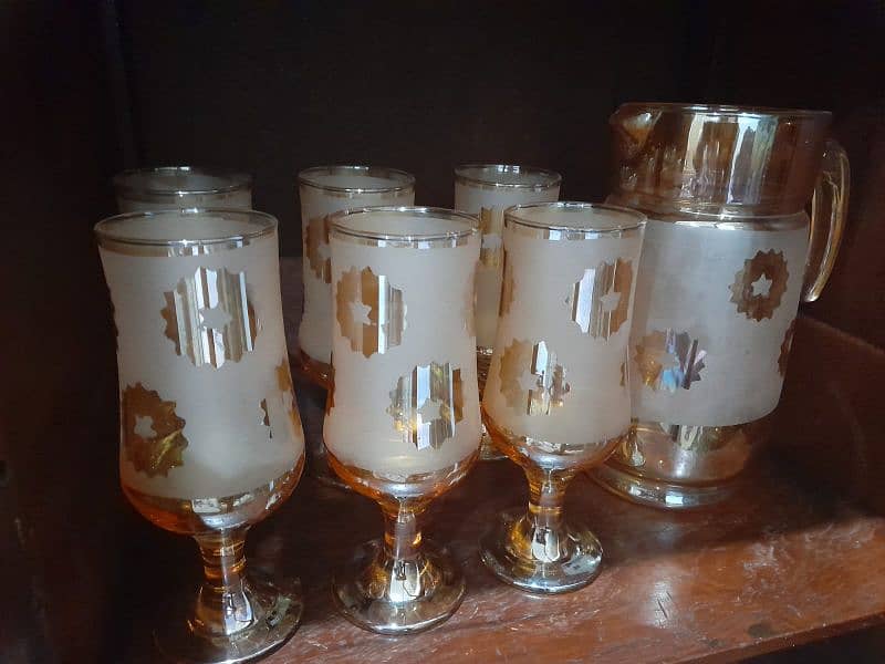 Fency golden jug glasses set 3