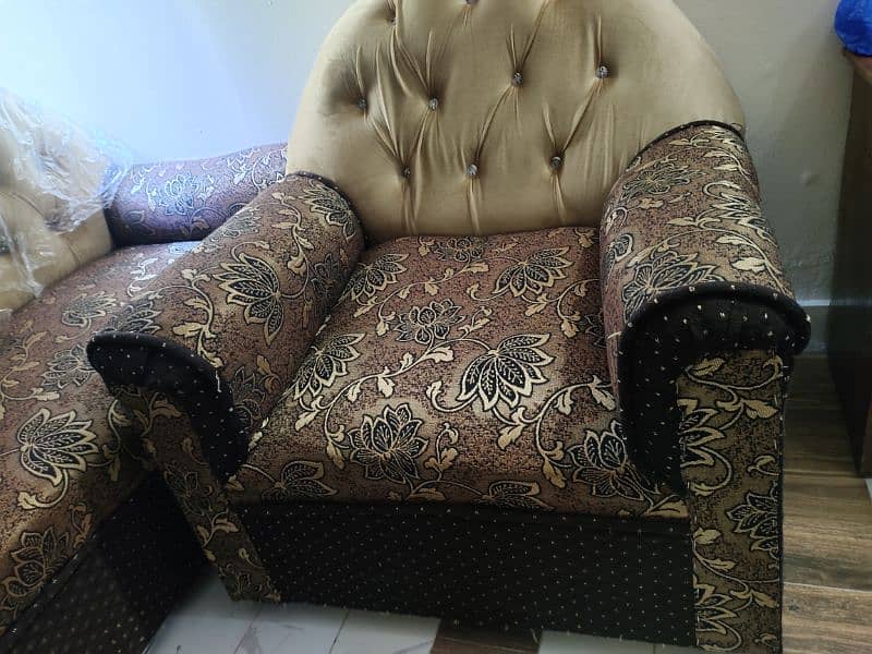 Sofa set for sale in Good price 2