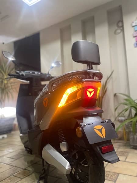 electric scooty yadea t5 available 2